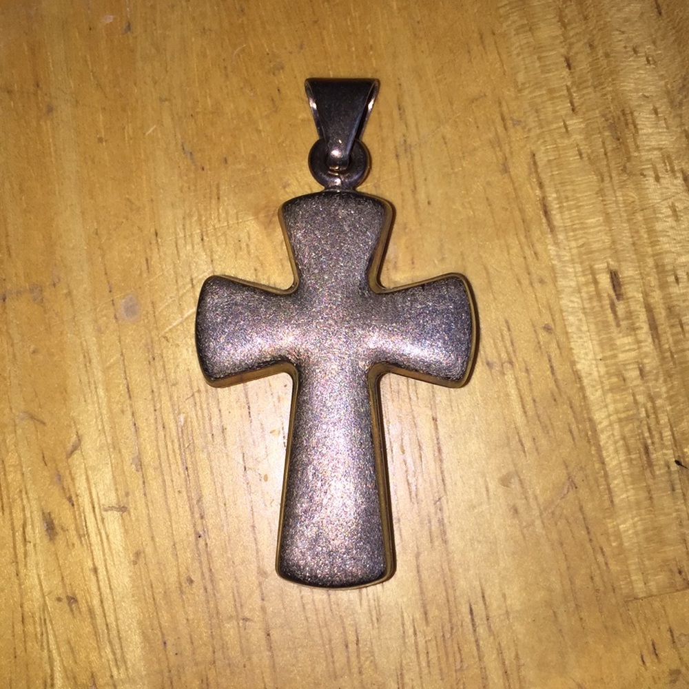 V! Silver cross 8,5 grams in good condition